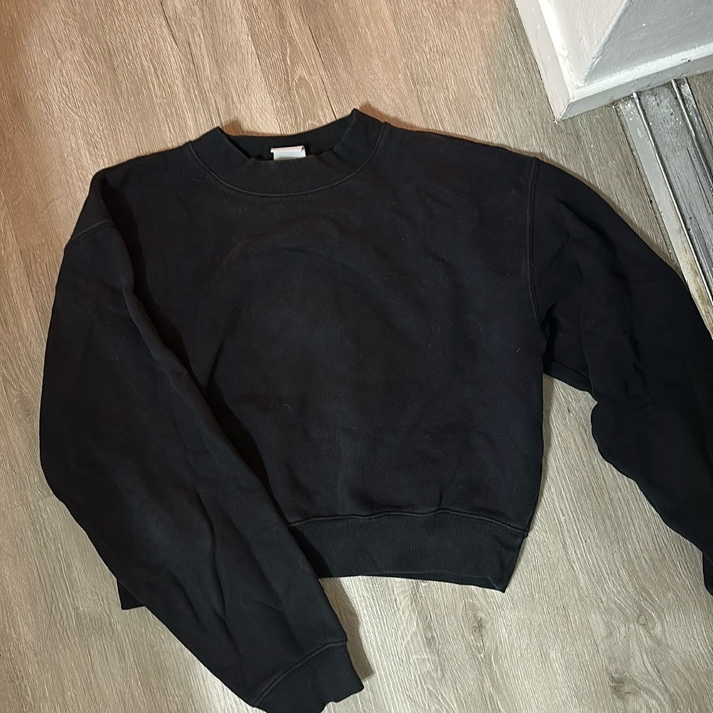 Aritzia TNA cozy sweat fleece sweatshirt in size Large.